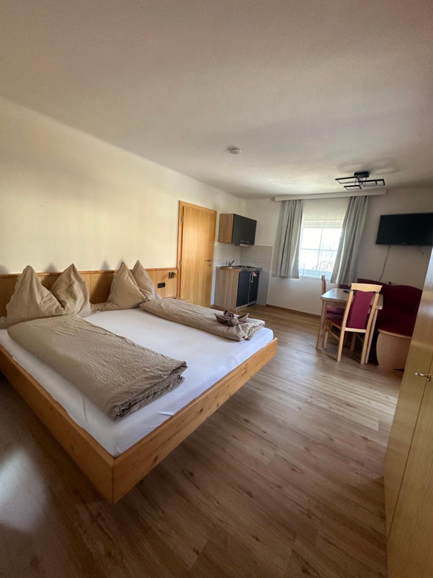 Fruehstueckspension Alpenrose Bed & Breakfast Iselsberg Dış mekan fotoğraf
