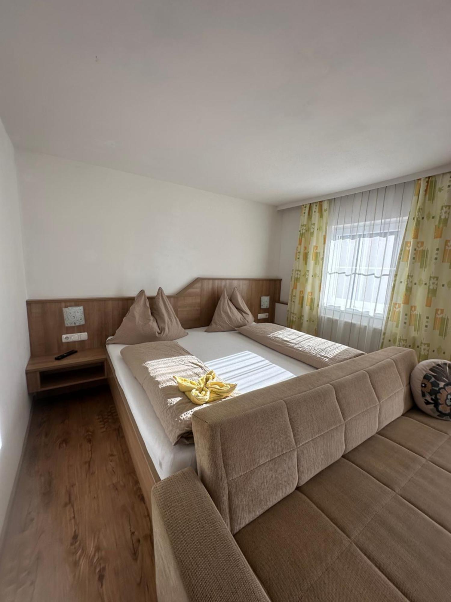 Fruehstueckspension Alpenrose Bed & Breakfast Iselsberg Dış mekan fotoğraf